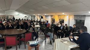 İyilik Üretenler Derneği tarafından düzenlenen geleneksel iftar programına katılan gönüllüler