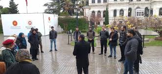 İyilik Üretenler Derneği Yıldız Sarayı gezisi sonrası Yıldız Parkı çevre temizliği etkinliği